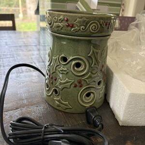 SCENTSY GREEN HOLLY FULL SIZE ELECTRIC WARMER Wax In Box Christmas Holiday